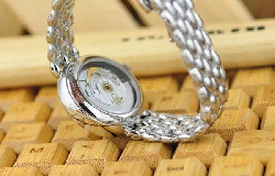 Đồng hồ nữ Omega OM-8168 Silver